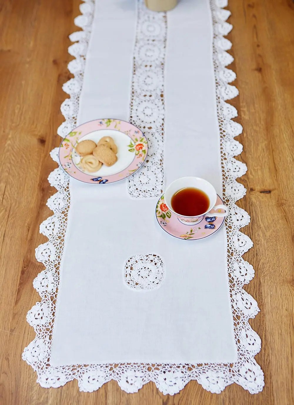 Crochet Edge Table Runner Blarney